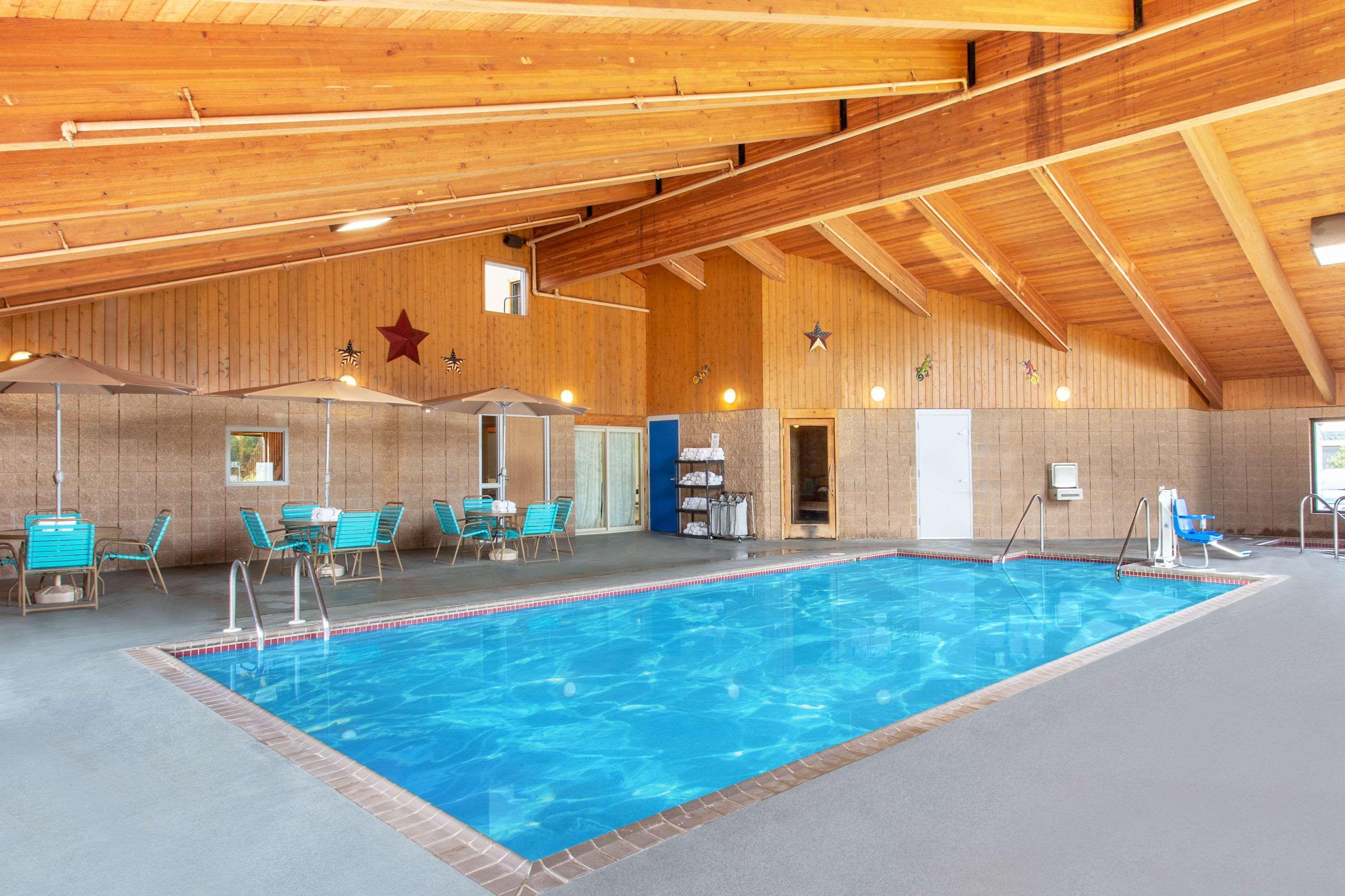 Americinn By Wyndham Calumet Eksteriør bilde